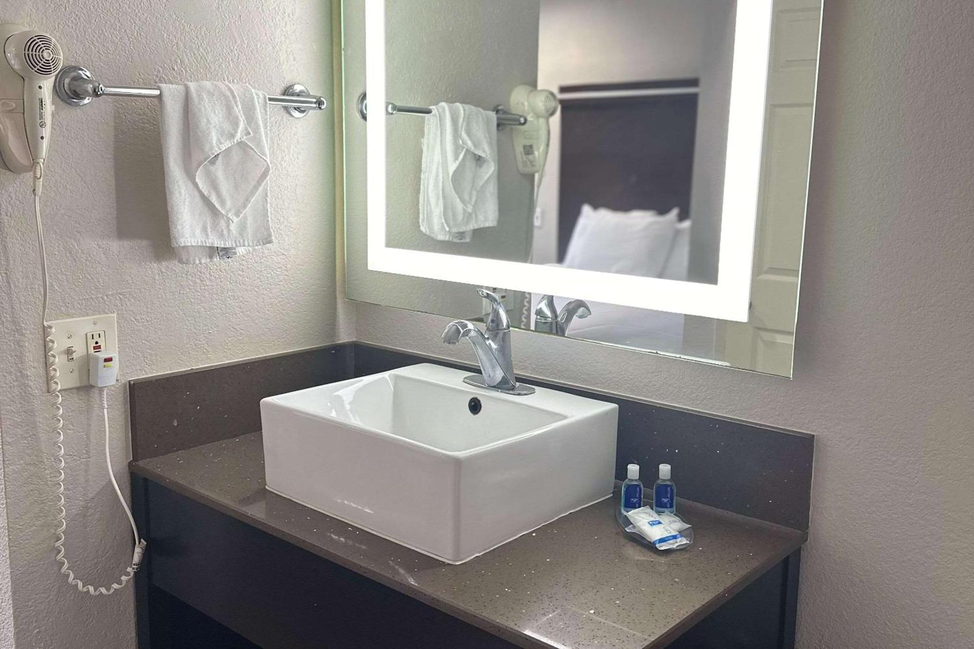 Rodeway National San Diego South 2*