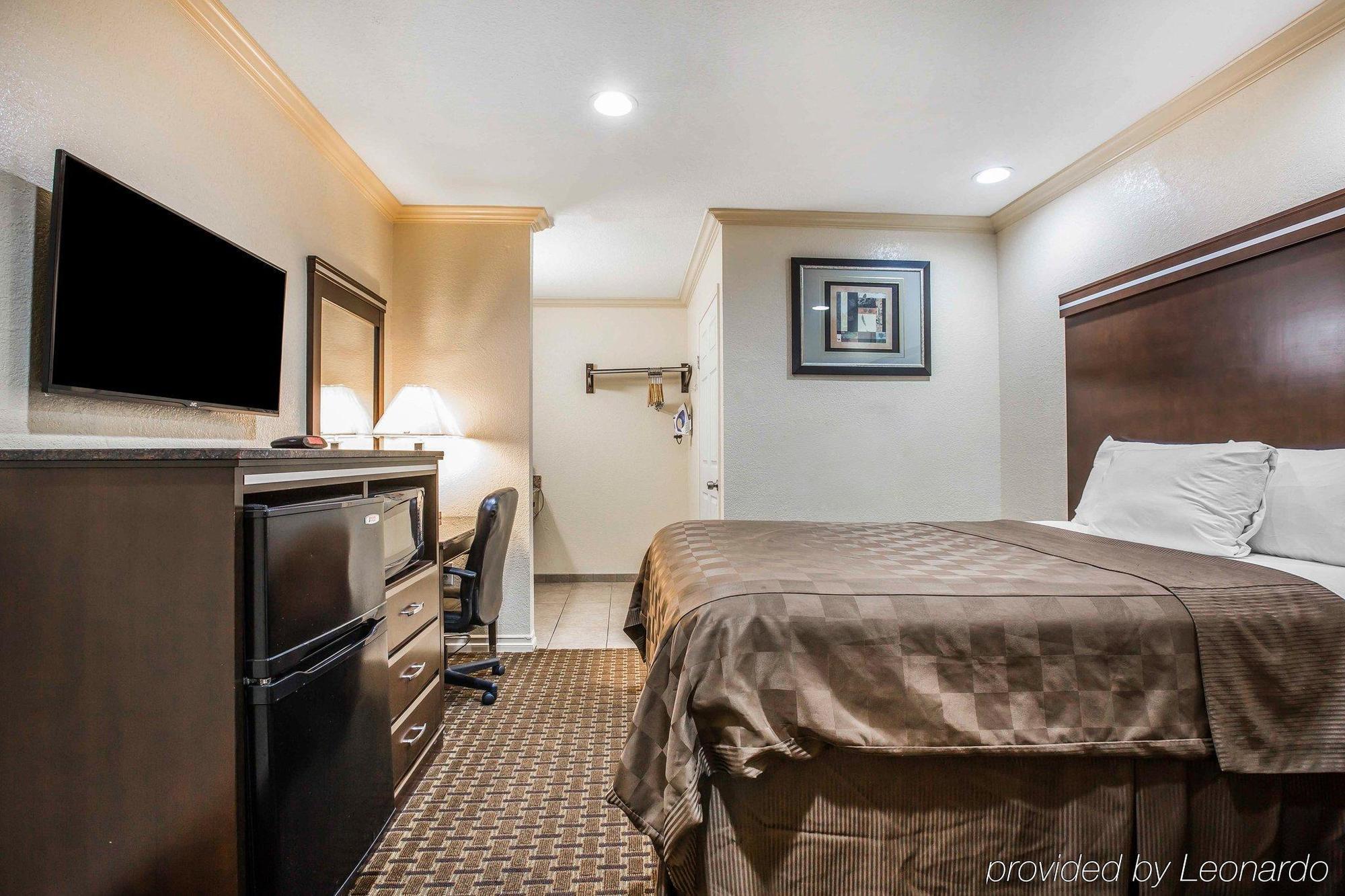 Rodeway National San Diego South Inn National City