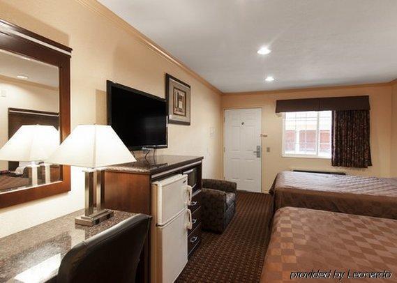 Rodeway National San Diego South Inn 2*